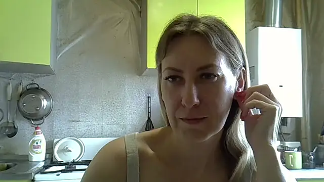 Snapshot of AshleyXHoney chatting on 4, 6, 2026 AshleyXHoney online show from 4, 6, 2026