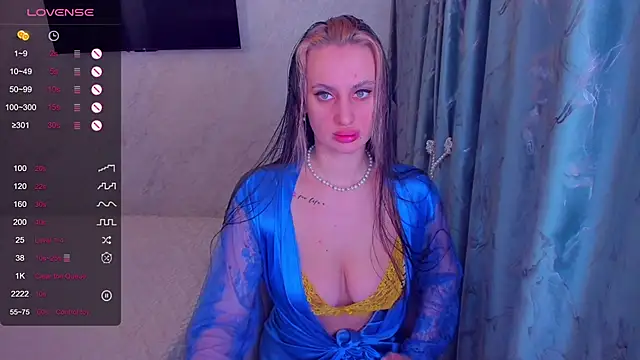 Snapshot of Cherry-Legenda chatting on 11, 1, 2025 Cherry-Legenda online show from 11, 1, 2025