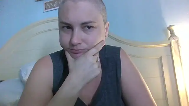 MilfyMrsRobinson online show from 3, 6, 2026