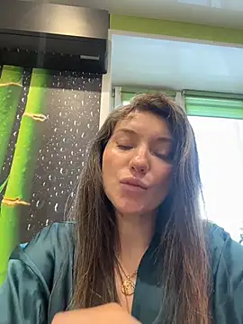 Snapshot of MooonReal chatting on 1, 12, 2025 MooonReal online show from 1, 12, 2025