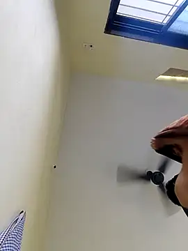 Snapshot of yashzae chatting on 9, 11, 2025 yashzae online show from 9, 11, 2025