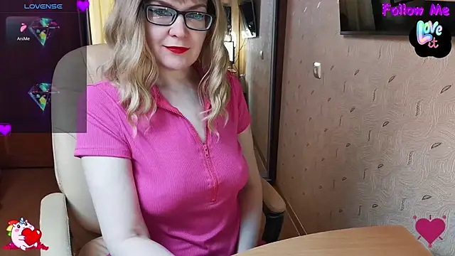 Snapshot of MyLadySkyLuck chatting on 8, 3, 2025 MyLadySkyLuck online show from 8, 3, 2025