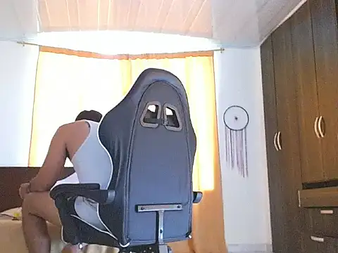 aronmiller404 online show from 10, 1, 2025