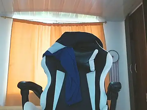 aronmiller404 online show from 8, 2, 2025