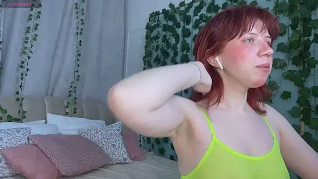 Snapshot of Love_is_Lola chatting on 16, 4, 2026 Love is Lola online show from 16, 4, 2026