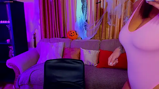 Snapshot of JessicaCartier chatting on 27, 10, 2025 JessicaCartier online show from 27, 10, 2025