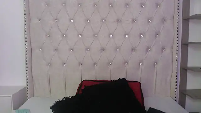 Abril Squirt online show from 6, 11, 2025