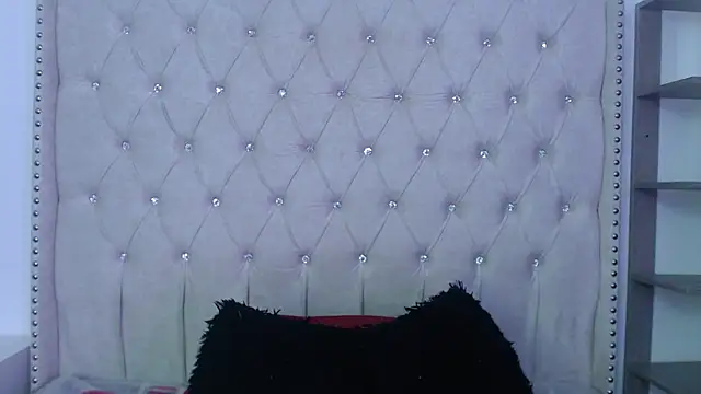 Abril Squirt online show from 18, 11, 2025