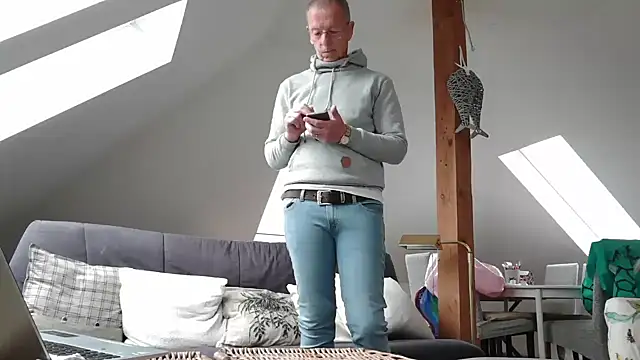 maxmueller321 online show from 1, 4, 2026