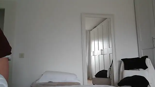 maxmueller321 online show from 5, 1, 2025