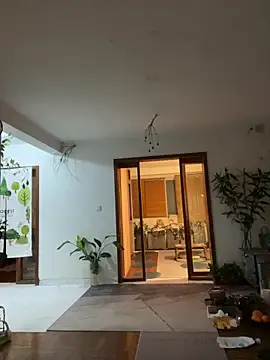 Eliza-E online show from 31, 3, 2026