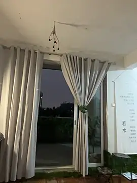 Eliza-E online show from 4, 4, 2026