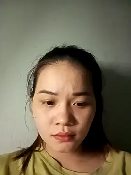 Snapshot of Ngoc-Trinh chatting on 5, 12, 2024 Ngoc-Trinh online show from 5, 12, 2024