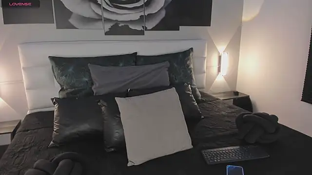 sofi bakerr online show from 6, 11, 2025