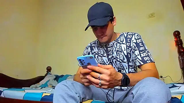 Snapshot of guy_master chatting on 17, 6, 2026 guy master online show from 17, 6, 2026