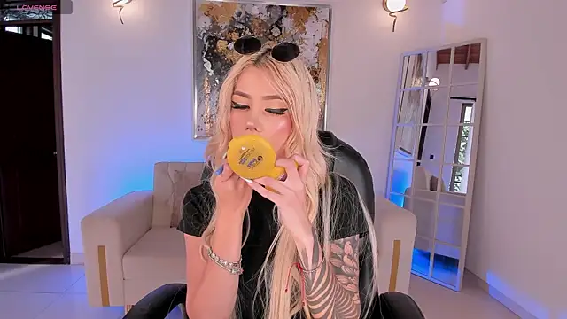 HannaConnor  online show from 29, 3, 2026