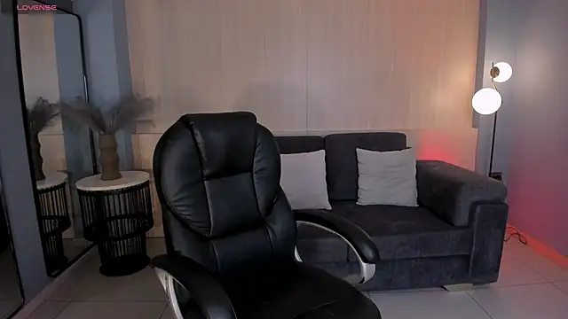 HannaConnor  online show from 7, 10, 2025