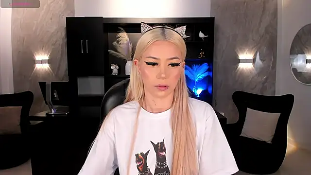 HannaConnor  online show from 4, 11, 2025