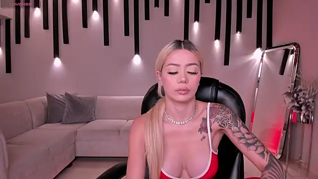 HannaConnor  online show from 19, 10, 2025