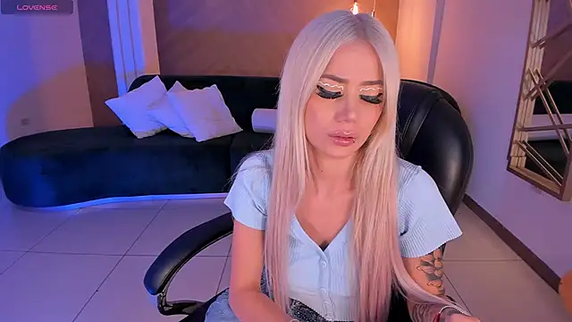 HannaConnor  online show from 20, 2, 2025