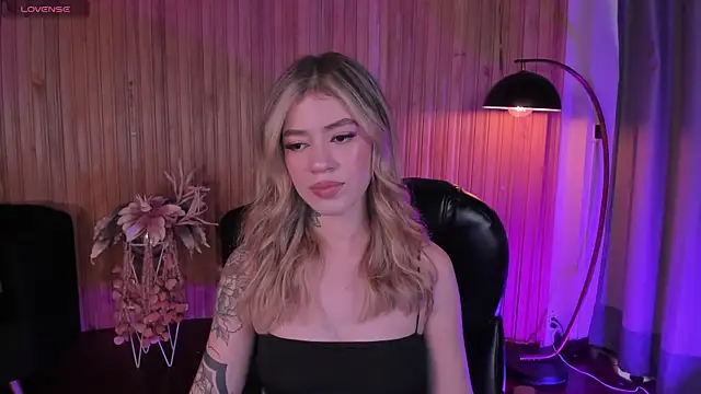 ViolettHansson online show from 12, 11, 2025