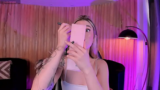 ViolettHansson online show from 13, 11, 2025