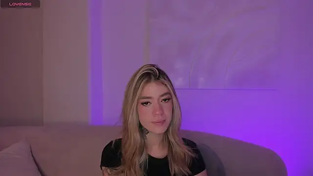 Snapshot of ViolettHansson chatting on 18, 5, 2026 ViolettHansson online show from 18, 5, 2026