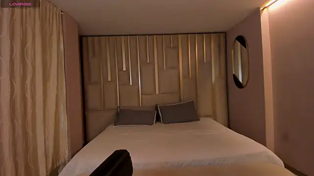 AliceHarper  online show from 19, 4, 2026