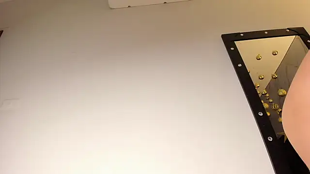 CoralineSanchez online show from 11, 2, 2026