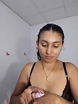 Snapshot of Alyson0001 chatting on 11, 11, 2025 Alyson0001 online show from 11, 11, 2025