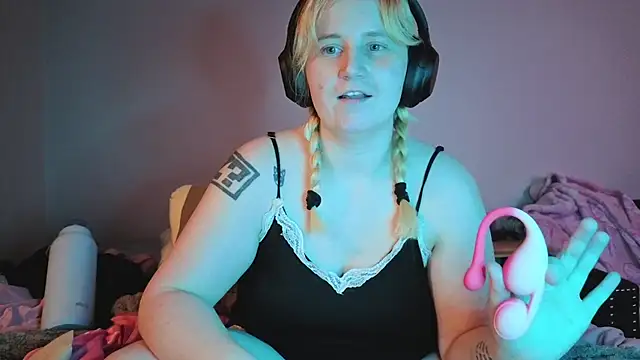 Glitch Witch online show from 25, 7, 2026