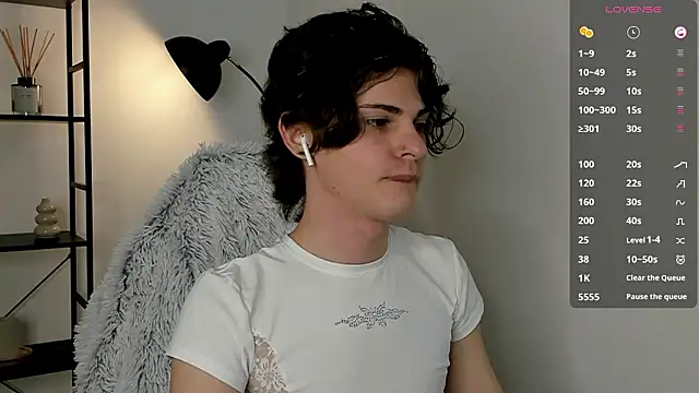 little femb0y online show from 25, 2, 2026