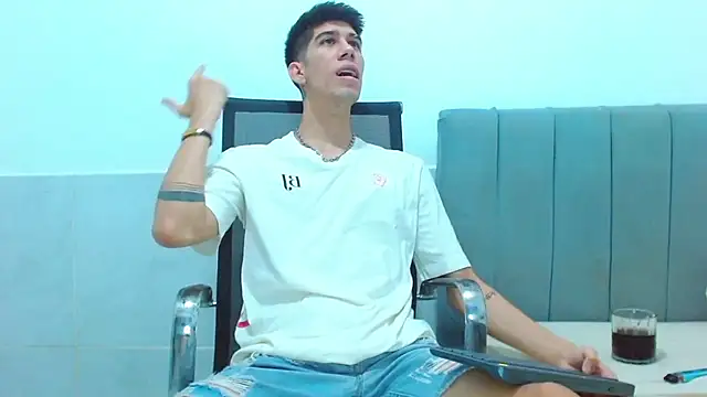 jhony-sex online show from 18, 2, 2026