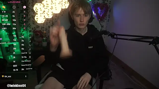 Snapshot of twinkben chatting on 8, 9, 2025 twinkben online show from 8, 9, 2025