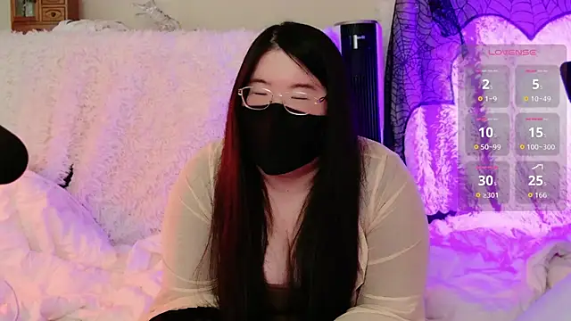 Snapshot of Kara-Nuna chatting on 27, 10, 2025 Kara-Nuna online show from 27, 10, 2025