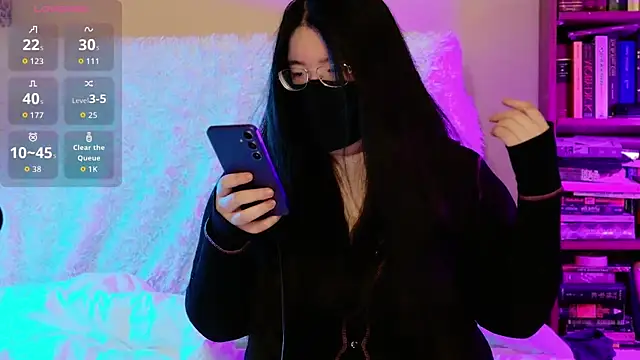 Snapshot of Kara-Nuna chatting on 10, 10, 2025 Kara-Nuna online show from 10, 10, 2025