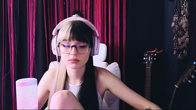 Avi Nile online show from 4, 2, 2026