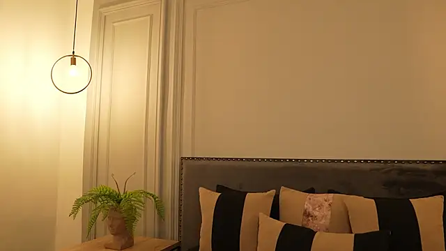 IrisBaker online show from 28, 10, 2025