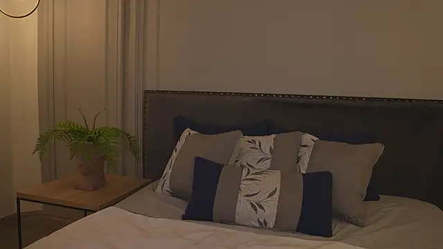 IrisBaker online show from 12, 2, 2026