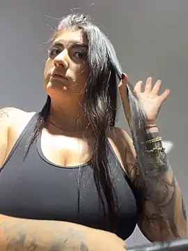 IrisBaker online show from 6, 3, 2026