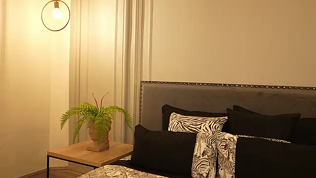 IrisBaker online show from 16, 10, 2025