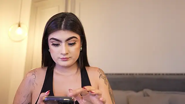 IrisBaker online show from 9, 10, 2025