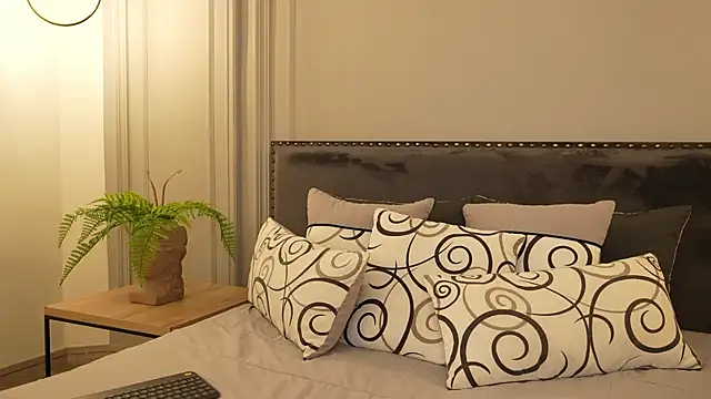 IrisBaker online show from 13, 11, 2025