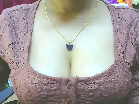 Snapshot of ishmita99 chatting on 1, 2, 2025 ishmita99 online show from 1, 2, 2025