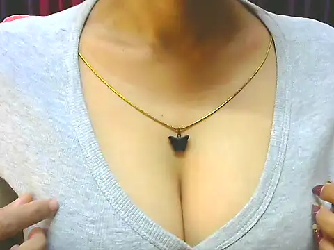 Snapshot of ishmita99 chatting on 8, 11, 2025 ishmita99 online show from 8, 11, 2025