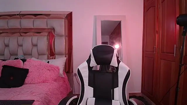 emilyaboott online show from 17, 4, 2026