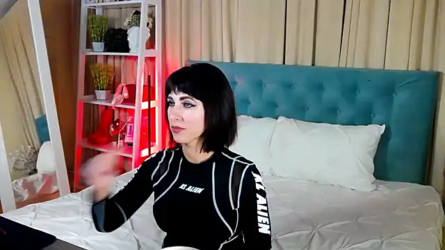 HeidiBloom online show from 17, 2, 2025