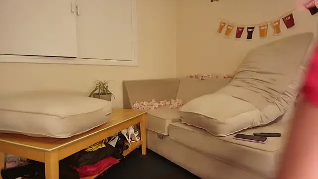 Milky flexy cat online show from 13, 10, 2025