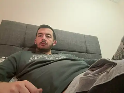 laynufff online show from 8, 4, 2026