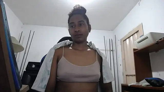 Snapshot of yohatinelly07 chatting on 28, 11, 2025 yohatinelly07 online show from 28, 11, 2025